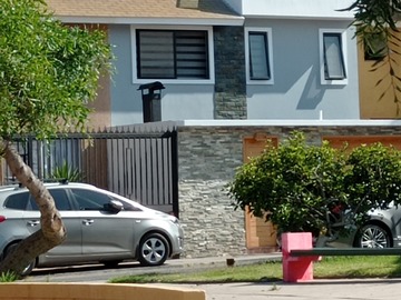 Casa en arriendo mensual en Pasaje Oro Blanco 219, Antofagasta - 5 dormitorios, 3 baños