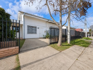 Casa en venta en Curicó, Curicó - 4 dormitorios, 2 baños