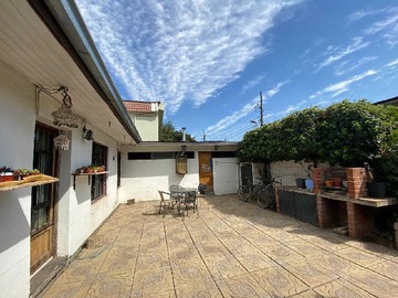 Casa en venta en Metro Príncipe de Gales / amplia y luminosa (169682), Ñuñoa - 4 dormitorios, 2 baños
