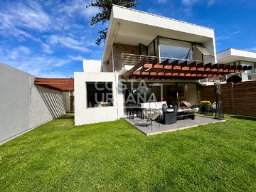 Casa en venta en Salvador Vergara, Viña del Mar - 4 dormitorios, 3 baños