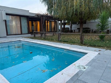 Casa en arriendo mensual en Santa Elena Ecourbe / Colegio Pumahue, Colina - 3 dormitorios, 4 baños