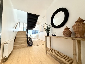 Casa en venta en Camino Otoñal y calle Charles Hamiltom, Las Condes - 4 dormitorios, 4 baños