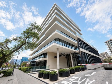 Oficina en arriendo mensual en Nueva Costanera 3500, Vitacura - 2 baños