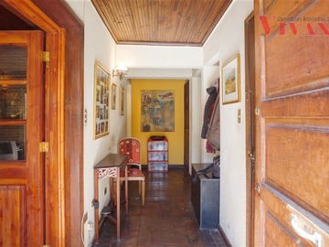 Casa en venta en Metro y Plaza Egaña, La Reina - 4 dormitorios, 3 baños