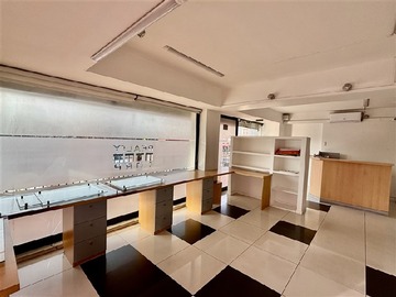 Local Comercial en arriendo mensual en Canta Gallo, Las Condes - 2 baños