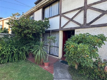 Casa en venta en Estadio Croata-Colegio Manquehue-San Esteban, Vitacura - 4 dormitorios, 3 baños