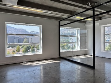 Oficina en arriendo mensual en Avenida del valle Norte, Huechuraba - 3 dormitorios, 2 baños