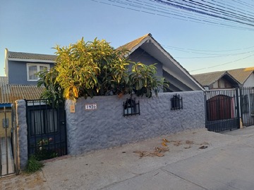 Casa en arriendo mensual en Laguna San Rafael, Coquimbo - 3 dormitorios, 2 baños
