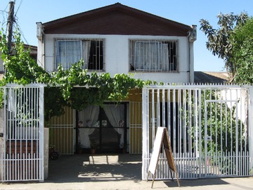Casa en venta en Casa con Local Comercial - 4 dormitorios, 2 baños