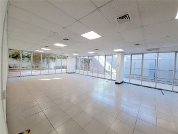 Oficina en arriendo mensual en AP355 109 m2 planta libre, 155 patio uso y goce exclusivo, Providencia - 1 dormitorio, 2 baños