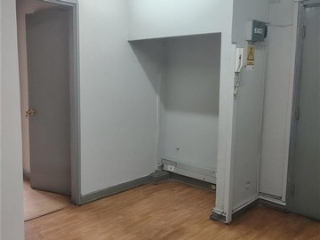 Oficina en venta en Moneda con San Martin, Santiago - 4 dormitorios, 1 baño