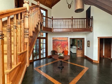 Casa en venta en Casa Amplia en Condominio los Cántaros (171343), Temuco - 5 dormitorios, 4 baños