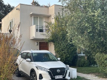 Casa en arriendo mensual en Avenida rukan 315, colina, Colina - 4 dormitorios, 3 baños