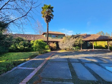 Casa en venta en Condominio Raíces de Zapallar, Curicó - 4 dormitorios, 4 baños