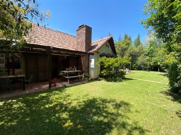 Casa en arriendo mensual en Manquehue - Bilbao, Las Condes - 5 dormitorios, 4 baños