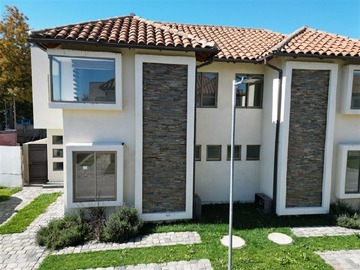 Casa en venta en Condominio piedra verde, Talca - 3 dormitorios, 3 baños