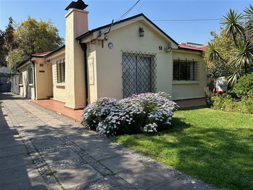 Casa en venta en Amplia casa en el límite entre las comunas de La Reina y Las Condes. Bilbao/Américo Vespucio. Metro Bilbao, Jumbo Bilbao, Country Club y Colegio The Grange, La Reina - 4 dormitorios, 2 baños