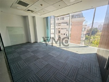 Oficina en arriendo mensual en Av. Apoquindo 5200, Las Condes - 3 dormitorios, 3 baños