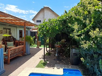 Casa en venta en Casa Remodela con patio, piscina en Macul (78340), Macul - 3 dormitorios, 2 baños