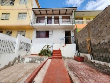 Casa en venta en Carlos Veliz, Antofagasta, Antofagasta - 4 dormitorios, 2 baños