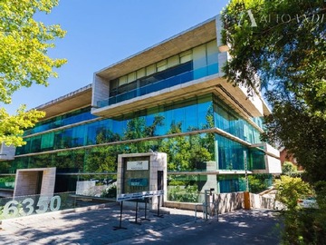 Oficina en arriendo mensual en Av. Santa Maria 6350, Vitacura - 2 baños