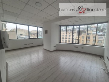Oficina en venta en Oficina en plan de Valparaíso, Valparaíso - 2 baños