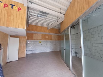Local Comercial en arriendo mensual en Av. Peru, Recoleta - 2 baños