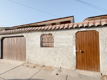 Casa en arriendo mensual en arturo perez, Antofagasta - 4 dormitorios, 2 baños