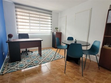 Oficina en arriendo mensual en Oficina en Compañia/Teatinos, Metro Plaza de Armas, Santiago - 1 dormitorio, 1 baño