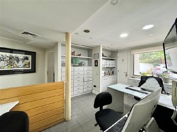 Local Comercial en venta en Clínica Alemana, Vitacura - 8 dormitorios, 5 baños