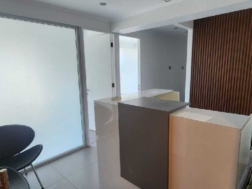 Oficina en arriendo mensual en Espacio Ideal para Tu Negocio con Excelente L (166635), Las Condes - 2 dormitorios, 1 baño