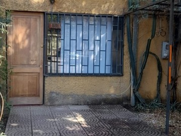 Casa en venta en A 10 minutos de metro ñuble, Ñuñoa - 4 dormitorios, 4 baños