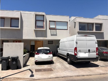 Casa en venta en Av. Libertador, Caletera Oriente 21.494, colina Santiago Metropolitan Region 9340000, Chile, Colina - 3 dormitorios, 3 baños