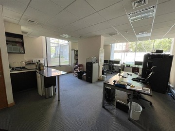 Oficina en arriendo mensual en Malaga / Apoquindo, Las Condes - 2 dormitorios, 2 baños