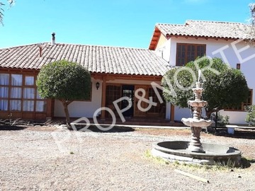 Casa en venta en Se vende espectacular casa sector finca carvajal, Calama - 7 dormitorios, 4 baños