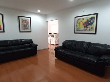 Oficina en arriendo mensual en P.º Huerfanos 757, Santiago - 6 dormitorios, 2 baños