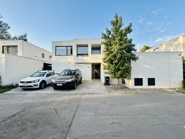 Casa en venta en Julia berstein con maria monvel, La Reina - 5 dormitorios, 4 baños