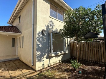 Casa en arriendo mensual en Pedro correa y luis lopez orellana, Peñaflor - 3 dormitorios, 2 baños
