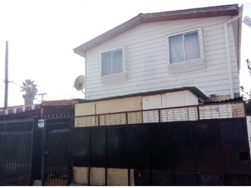 Casa en venta en Cobquecura 9000, La Florida - 7 dormitorios, 1 baño