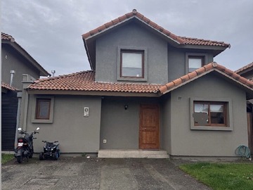 Casa en arriendo mensual en A pasos de colegió Alemán, Chillán - 3 dormitorios, 3 baños