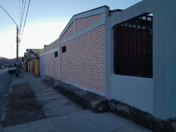 Casa en arriendo mensual en Arriendo Casa a Empresas en Avda. Huaytiquina - 4 dormitorios, 2 baños