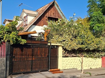 Casa en venta en Avenida Goycolea, San Ramón - 4 dormitorios, 2 baños