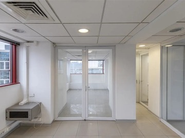 Oficina en arriendo mensual en Metro Los Leones, Providencia - 5 dormitorios, 3 baños