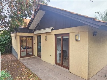 Casa en venta en Flemming Avda Presidente S Piñera, Las Condes - 4 dormitorios, 3 baños
