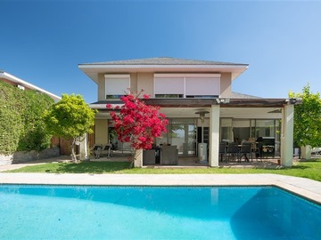 Casa en venta en Altos del Parque Oriente, Peñalolén - 6 dormitorios, 3 baños