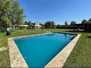 Casa en venta en Teresa Spikula de Castro, Colina - 4 dormitorios, 2 baños