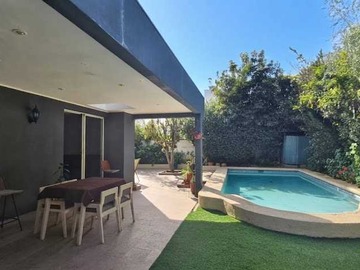 Casa en venta en Moderna Casa con Excelente Conectividad (175774), Peñalolén - 6 dormitorios