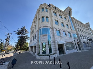 Local Comercial en arriendo mensual en Luis Pasteur / Lo Arcaya, Vitacura - 2 baños