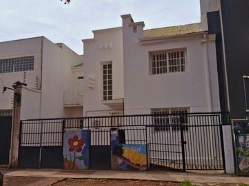 Casa en arriendo mensual en Metro toesca - club hípico 618, Santiago - 8 dormitorios, 7 baños