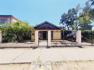 Casa en venta en Los Espinos / Catillo Urizar, Macul - 3 dormitorios, 2 baños